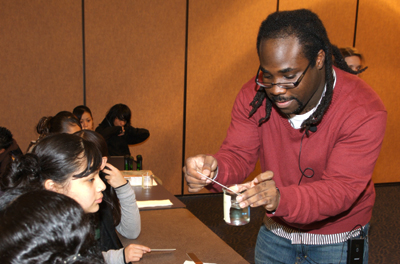 KiMi Wilson, education and outreach coordinator for SINAM, helps students from Camino
Nuevo Middle School get started on their circuit boards.

