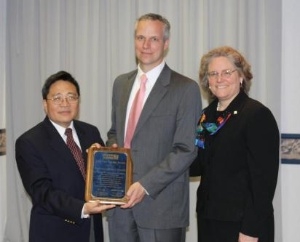 Pictured here (L-R) are C.S. Chou, Global Technology Director, Packaging and Building Materials at Rohm and Haas; Alfred J. Crosby, Assistant Professor, University of Massachusetts; Catherine T. ("Katie") Hunt, Leader, Technology Partnerships at Rohm and Haas and immediate past president of the American Chemical Society. (Photo: Business Wire)
