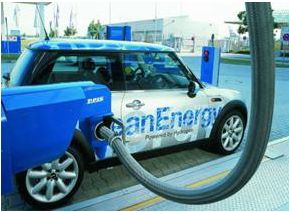 Researchers have designed a material made of graphene sheets for hydrogen storage that could advance development of hydrogen powered vehicles.
Credit: Oak Ridge National Laboratory