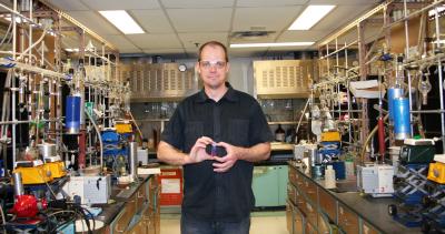 This is Warren Piers, namesake of the Piers catalyst, in his laboratory at the University of Calgary. Credit: Meghan Sired, University of Calgary