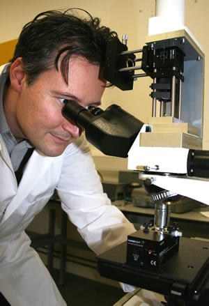 Dr Alexandre Cuenat using the NanoSight LM10 at the National Physical Laboratory 
(Image: Crown Copyright 2011) 