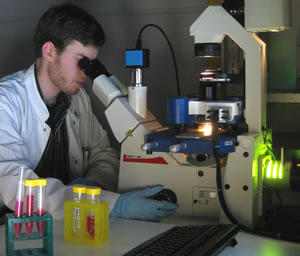 Steve Pawlizak, a post graduate student in Professor Käs' group at the University of Leipzig using the JPK CellHesion 200 system.