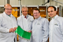 From left: Federal Environment Minister Peter Altmaier, Prime Minister of Saxony Stanislaw Tillich, CEO Thibaud Le Sguillon, and CTO Dr. Martin Pfeiffer with an organic solar film during their tour through Heliatek's production facility.

Jrgen Lsel,  Heliatek GmbH