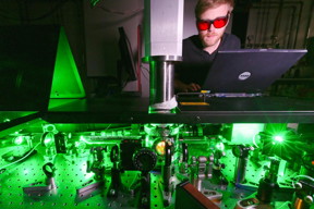 This 2-dimensional ultrafast UV spectroscopy set-up at EPFL's laboratory of ultrafast spectroscopy, used to carry out the measurements in this study.

Alain Herzog/EPFL