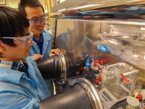 From left, LLNL postdoc Jianchao Ye works on a lithium ion battery, while Morris Wang looks on. The two are part of a team studying the use of hydrogen for longer-lasting batteries. Photos by Julie Russell 