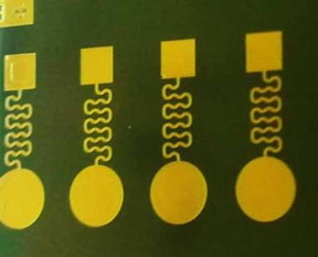 Gold circuits and other electronic components could one day be healed by self-propelled nanomotors.
CREDIT: Wang lab (UCSD)