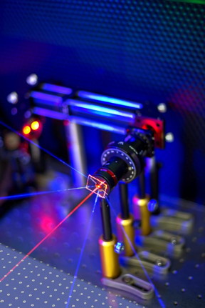 In the sensor, gold nanodisks are arranged in squares, shown bottom-left. The arrangement causes the sensor to emit UV light (in blue).

CREDIT
V.K Valev and D.C Hooper