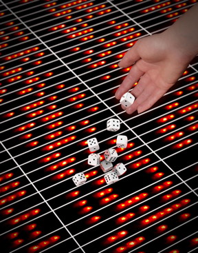 The repeated measurement of randomly selected transformations of individual particles reveals provides information about the degree of entanglement of a system.

CREDIT
IQOQI Innsbruck/M.R.Knabl