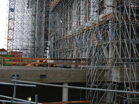 A close-up view on huge scaffolding at the construction site for building the new Municipal Library. At the left the thick layers of scaffolds are necessary to support the forward horizontally front-facade.

CREDIT
Fons Heijnsbroek (@fonsheijnsbroek51), Unsplash