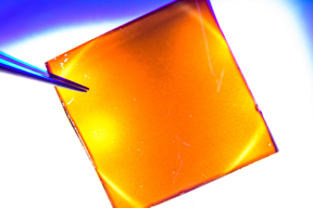 A discovery by Rice University engineers brings efficient, stable bilayer perovskite solar cells closer to commercialization. The cells are about a micron thick, with 2D and 3D layers.
CREDIT
Jeff Fitlow/Rice University